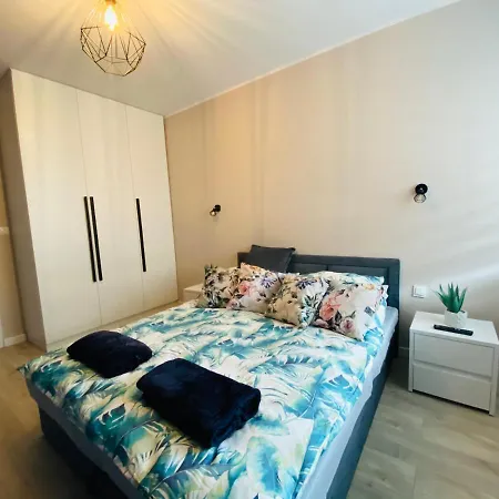 Laura Z Widokiem Na Morze- Puck