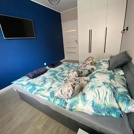 Laura Z Widokiem Na Morze- *