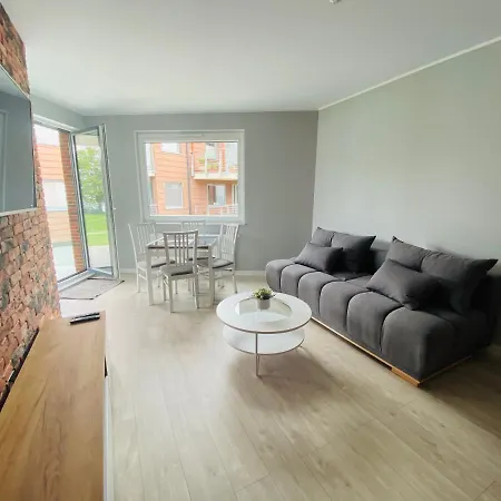 Laura Z Widokiem Na Morze- Puck