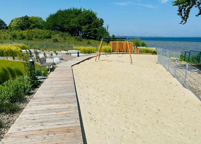 Laura Z Widokiem Na Morze- *