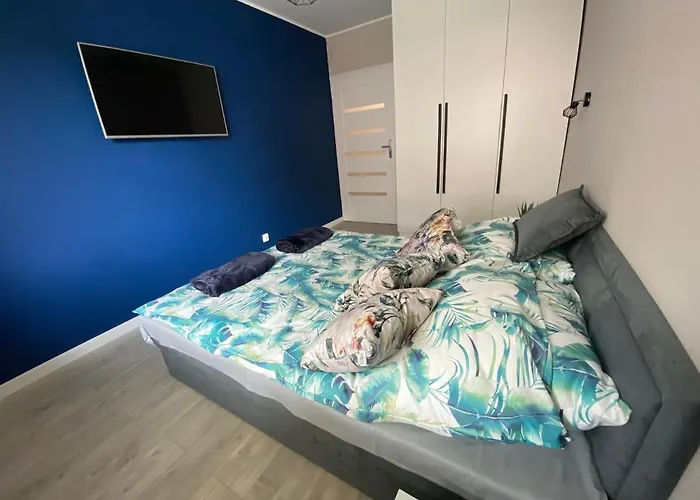 Laura Z Widokiem Na Morze- *