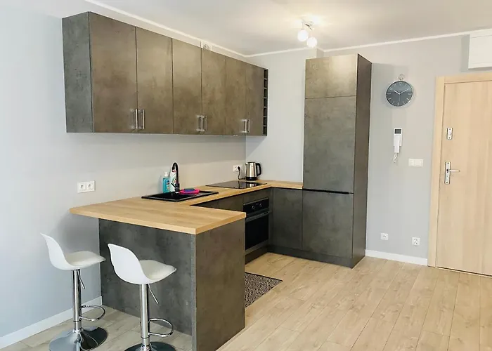 Laura Z Widokiem Na Morze- *